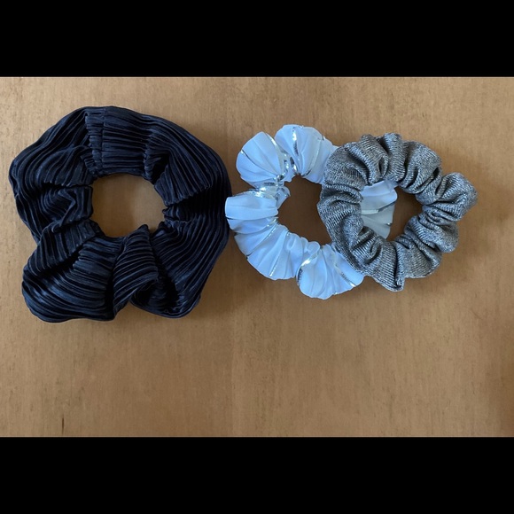 ❗️SOLD❗️Scrunchie Set of 3 - Picture 2 of 5